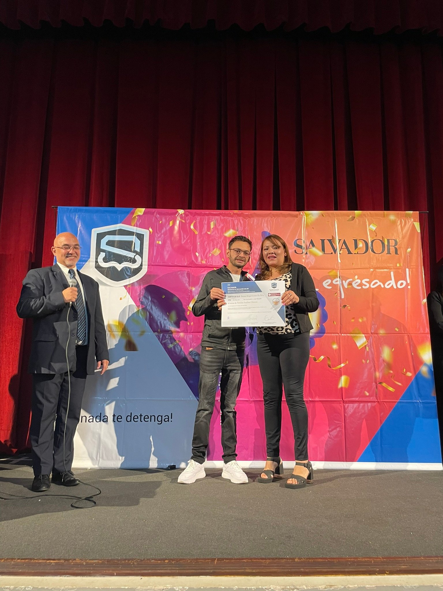 Egresados en ceremonia