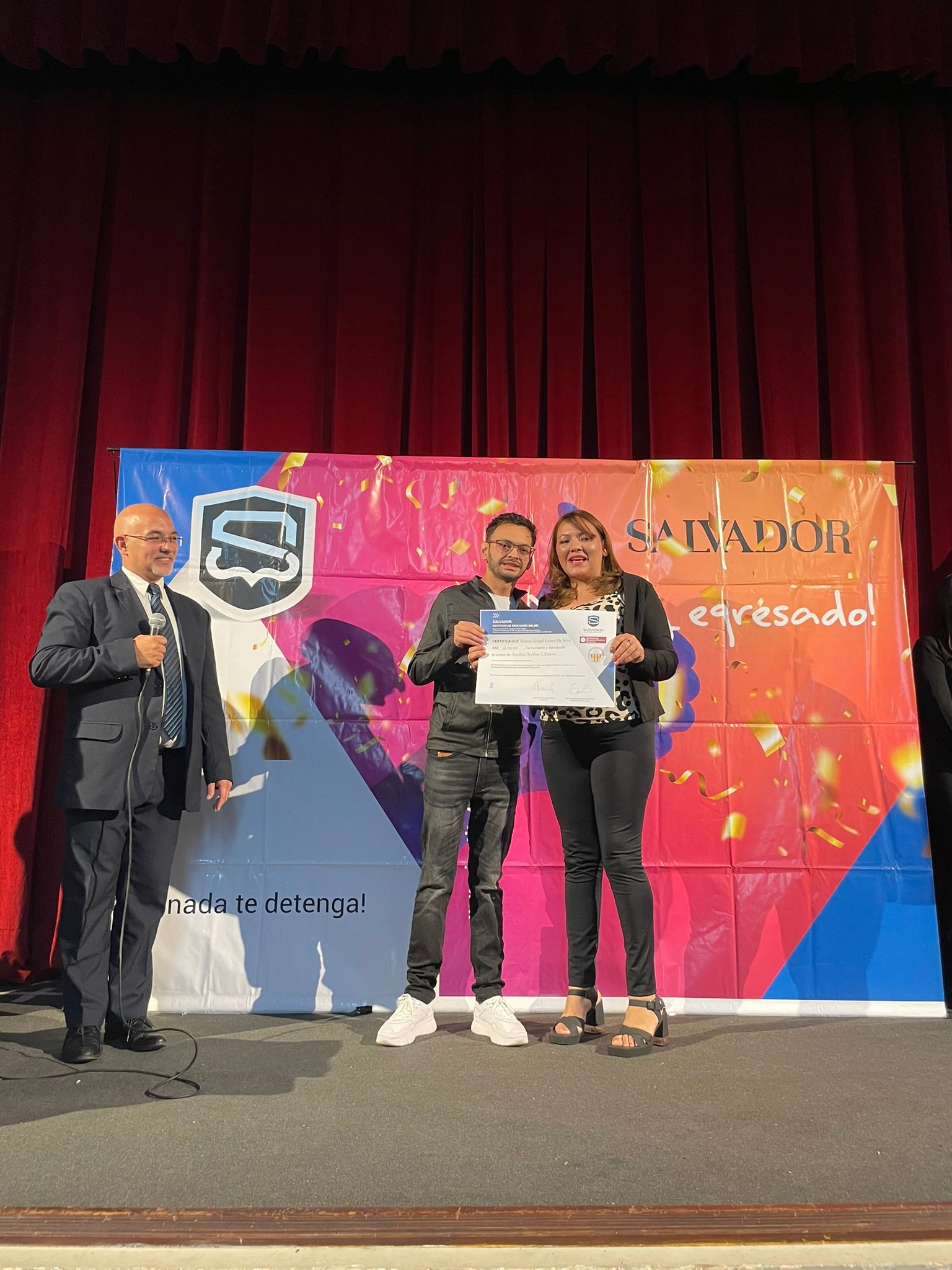 Graduados con certificados